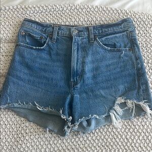 Abercrombie Jean Shorts! 4’’ Inseam Mom Short in Great Condition!